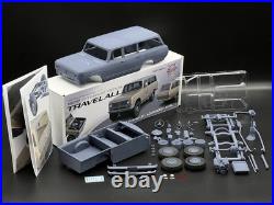 1/25 1972 International Harvester Travelall 4th Gen Resin Model Kit with Engine