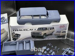 1/25 1972 International Harvester Travelall 4th Gen Resin Model Kit with Engine
