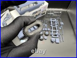 1/25 1972 International Harvester Travelall 4th Gen Resin Model Kit with Engine