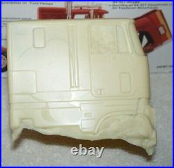 AMT/ERTL 132 Snap-Fit Ford LTL-9000 (opened) with 132 Resin CL-9000 cab
