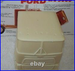 AMT/ERTL 132 Snap-Fit Ford LTL-9000 (opened) with 132 Resin CL-9000 cab