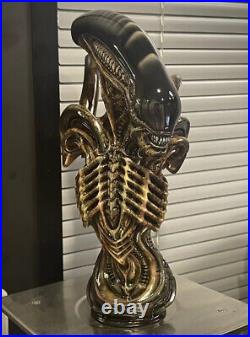 Alien Bust Figure Model Kit Unpainted Unassembled GK Resin H31cm(12.5inch)
