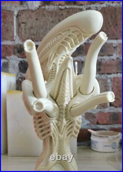 Alien Bust Figure Model Kit Unpainted Unassembled GK Resin H31cm(12.5inch)