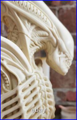 Alien Bust Figure Model Kit Unpainted Unassembled GK Resin H31cm(12.5inch)