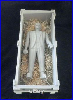 Aurora Monster Scenes Scale Strange Frankenstein Crate Scene Resin model kit