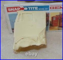 Monogram 132 Snap-Tite GMC General (sealed) with 132 Resin Crackerbox COE cab