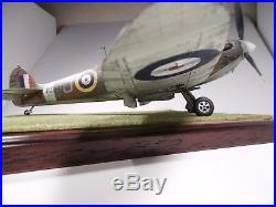 Pro-built and painted 1/32 spitfire mkIIa scale model diorama+resin raf pilot