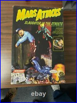 Screamin Mars Attacks Slaughter in the Streets resin/ vinyl model kit