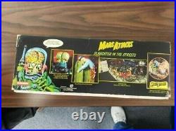 Screamin Mars Attacks Slaughter in the Streets resin/ vinyl model kit