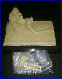 Sexy Vampire Lady Model Laying On Dais Cast Resin Model Kit