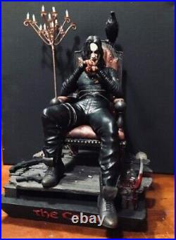 The Crow on Throne Diorama 110, 18 Scales Resin Model Kit