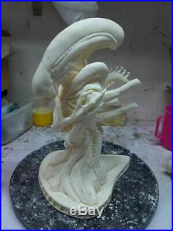 Unpainted and unassembled 1/3 alien bust, PU resin model kit