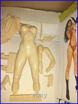 Vampirella Creature Studio Jose Gonzales Art 16 Resin Model Kit Rare Long Oop