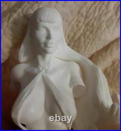 Vampirella On Steps 16 Resin Model Kit New From Solarflare & R. A. W. Prod